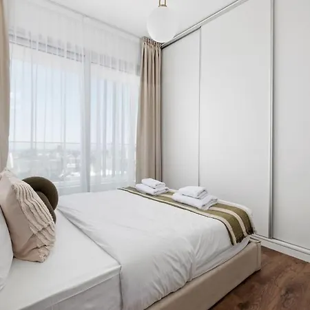 Apartament Dwell Ii - Moving Doors